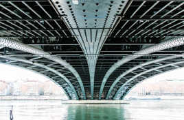 Sous le pont de l'universite
