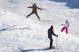 Saut écart...à ski.