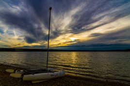 Voilier au bord du lac