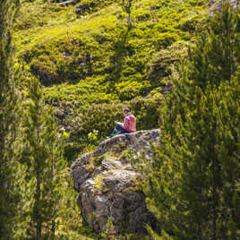 Lectrice en altitude