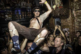 Stage diving