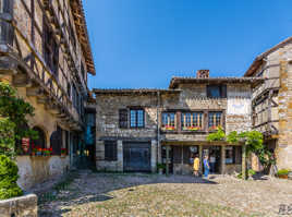 Pérouges, place