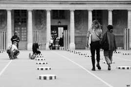 Dans la Cour d'Honneur du Palais Royal