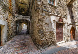 To right or to left ?