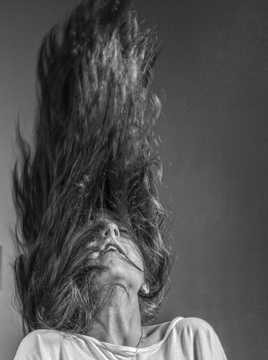 Les cheveux sauvages