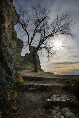 Le petit chemin qui monte vers la chapelle