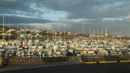 Dernières lueurs du jour sur le port
