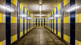 La sortie est au fond