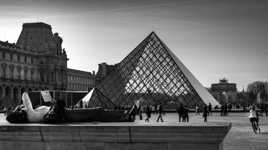 Lire son Livre au Louvre