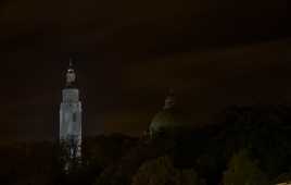 Monument Inter Alliés à Liège de nuit.