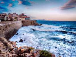 Mer qui roule amasse la mousse