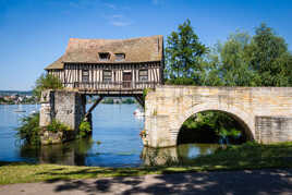 Le vieux moulin suspendu