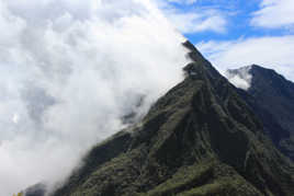 montagnes et nuages