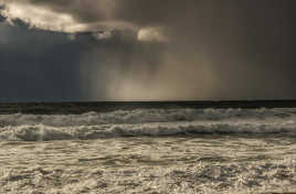 il pleut sur l'océan