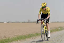 Marianne Vos, lors d'une reconnaissance sur les pavés au Carrefour De L'arbre