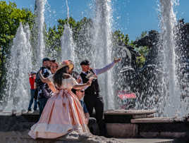 Fontaines à l'extérieur des jardins d'Alexandre