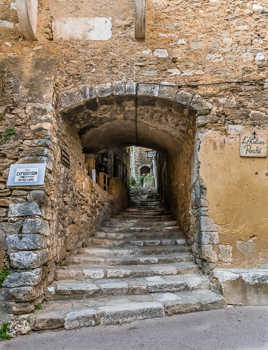 Saint-Montan, passage