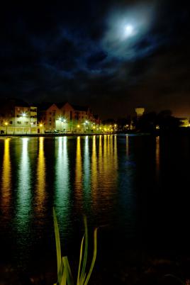 Reflets sur le port