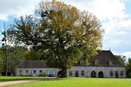 Anciennes écuries du château de Lapalisse