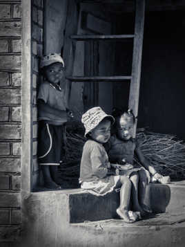 Curieuse, inquiet et peureuse.