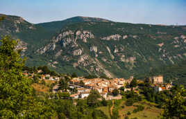 Gréolières à Flanc de Montagnes