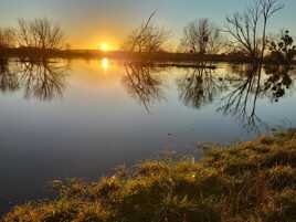 Coucher de soleil sur la Vienne en crue