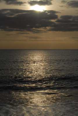 coucher de soleil sur fond de mer