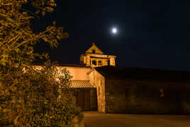 Le clocher veille ...