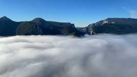 Lumière et mer de nuage.