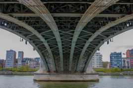 Sous le pont