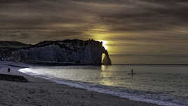 Couchant sur Etretat