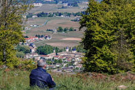 Au dessus du village