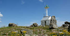 Le phare adossé ..