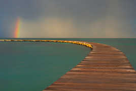 le ponton et l'arc en ciel