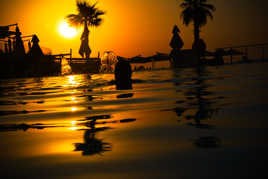 Au bord de la piscine