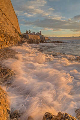 Aux pieds des remparts...