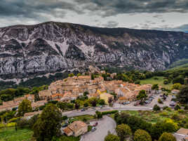 Gréolières un beau village Montagnard.