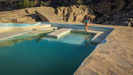 Piscine dans la roche
