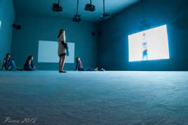 Confort sur la moquette a la fondation Louis Vuitton