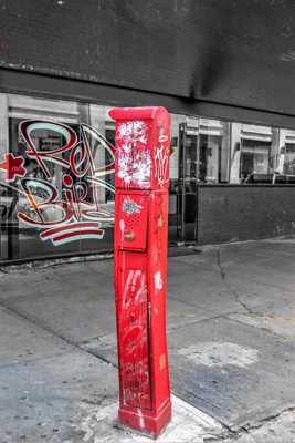 BORNE DE SECOURS NEW YORK NOIR ET BLANC PARTIEL