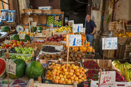 Marchant de fruit à Palerme