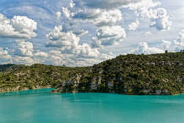 Une vue du Lac d'Esparron