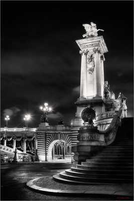 une nuit sous le pont Alexandre  III Paris