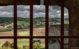 vue sur l'église de COUCHY LE CHATEAU 02