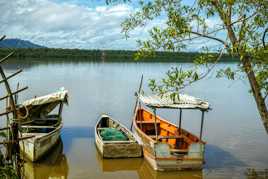 Bâteau de pêche sur le fleuve Kourou