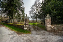 Entrée du petit château