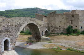 A l'ombre sous le pont