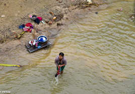 Lessive dans l'Irrawaddy