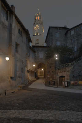 la ville haute de nuit