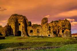 Ciel de feu sur le Château de Montcornet